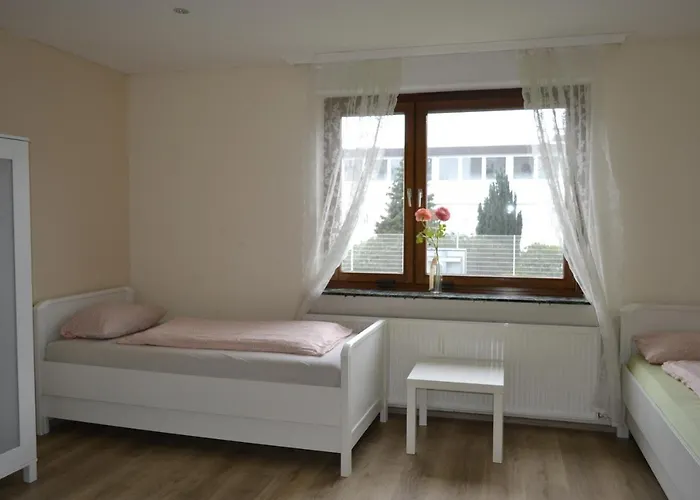 Highway Gæstehus 2*